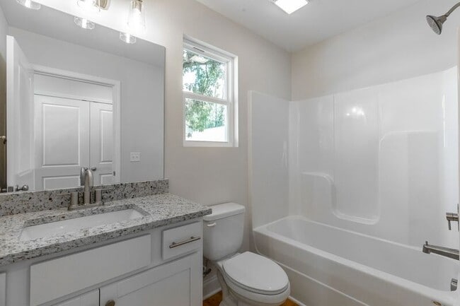 Building Photo - 2005 S Lyerly St