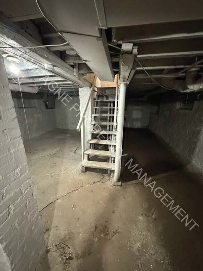 Building Photo - Recently Remodeled Home in Kansas City