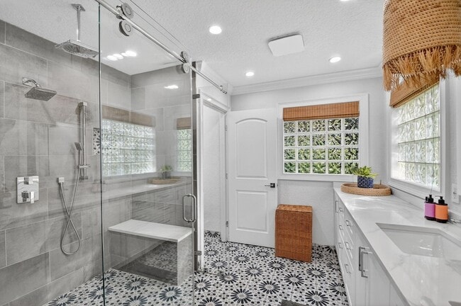 Building Photo - 2769 Pointe Cir