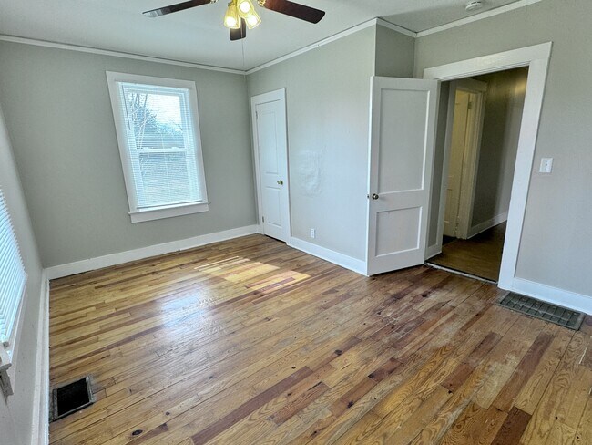 Building Photo - 5 W Marion Rd