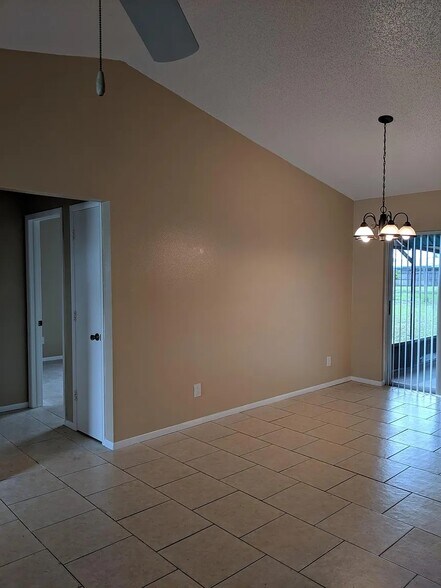 Building Photo - 3320 Barnsdale Dr
