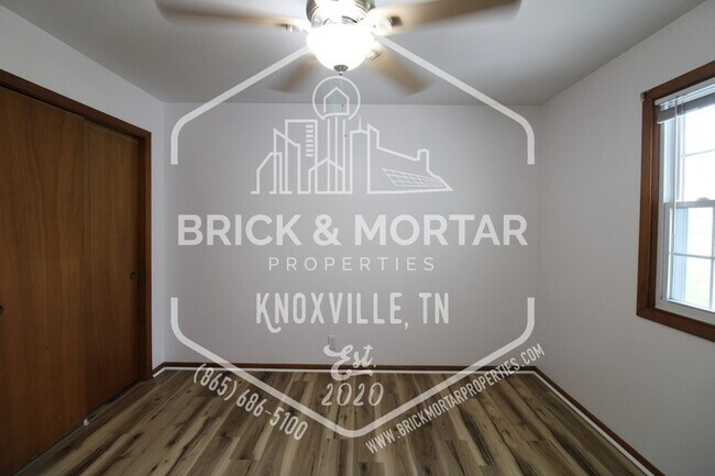 Building Photo - 2409 Holbrook Dr