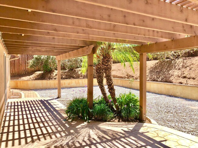 Building Photo - Light & Bright Single-Story Home in the Heart of Fallbrook, Complete with Private, Fully Fenced B...