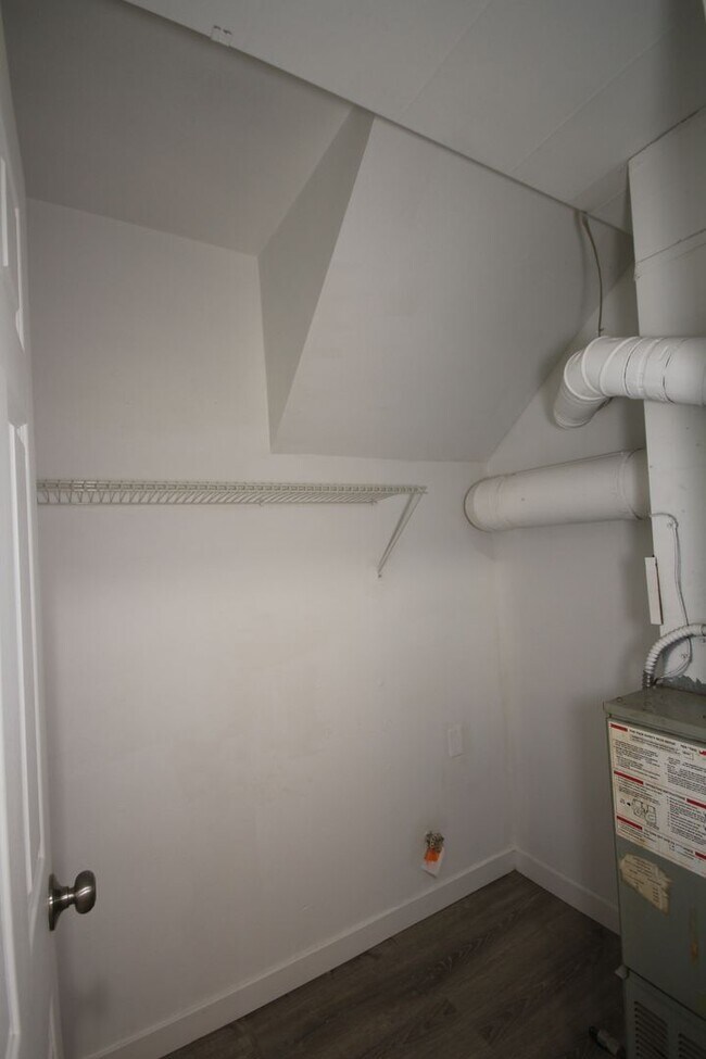 Building Photo - Updated Tacoma Home with Spacious Layout & Fully Fenced Yard