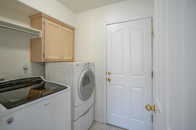 Building Photo - 10427 Crosscut Dr NW