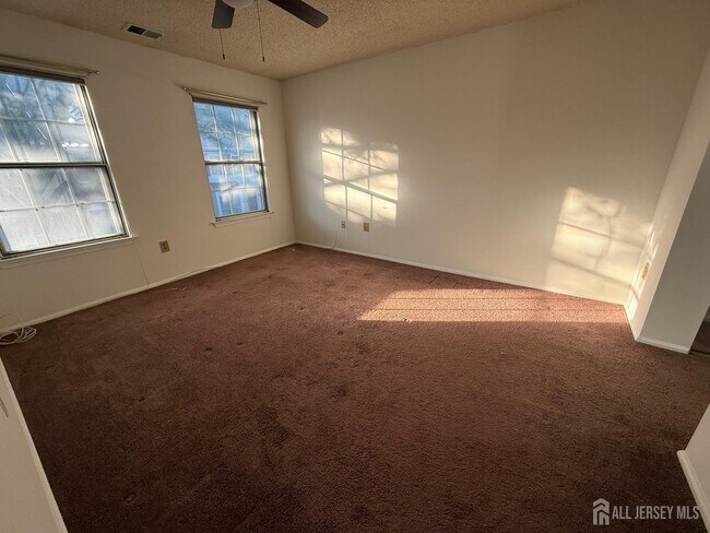 Building Photo - 125 Albury Way