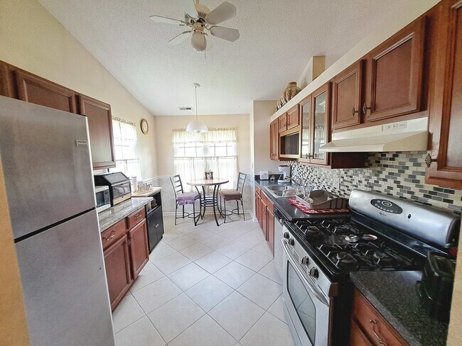 Building Photo - 216 Stoneybrook Ln