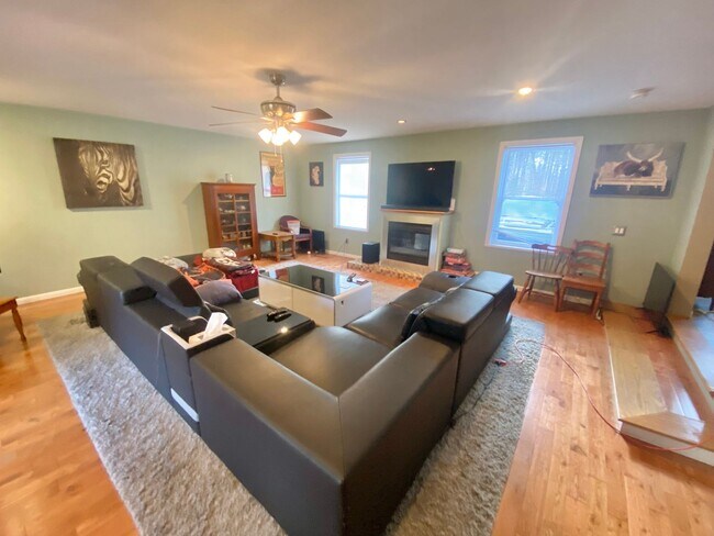 Building Photo - 56 Morellen Ln