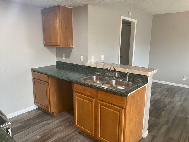 Building Photo - 503 E Courtland Pl