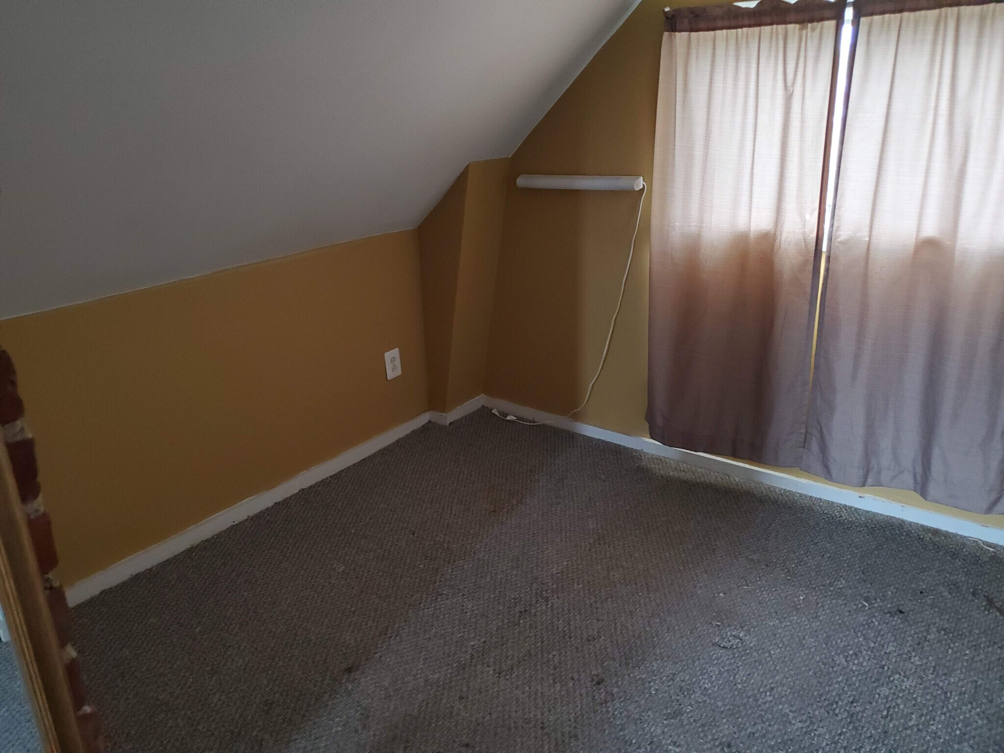 Building Photo - 1046 E Broadway