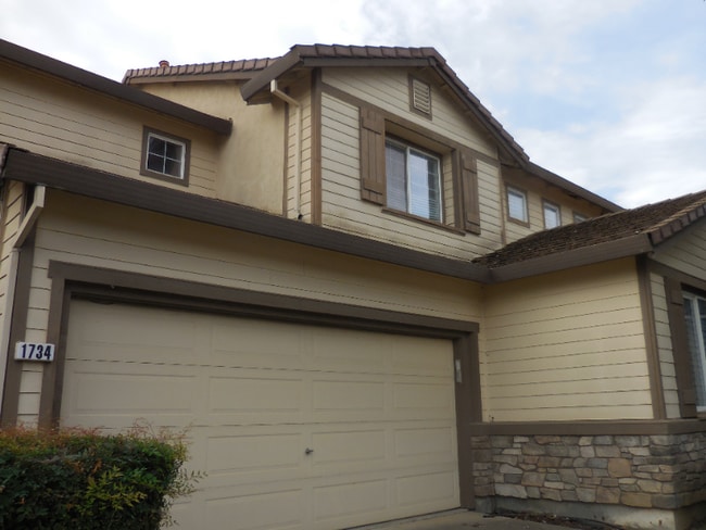 Building Photo - 1734 Lee Dr