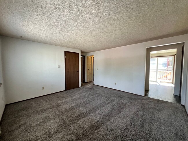 Building Photo - 423 E Dunn St