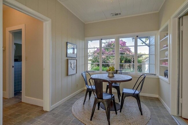 Building Photo - Charming Home next to Co-Op