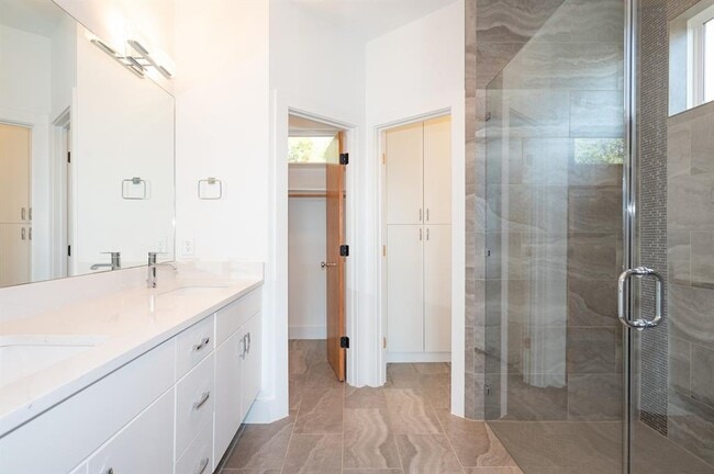 Building Photo - 2650 Crazyhorse Pass