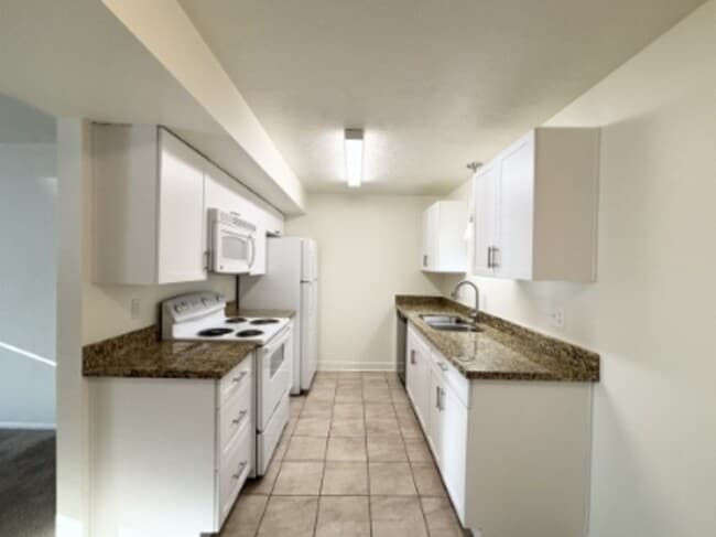 Building Photo - 4770 S Bonair St