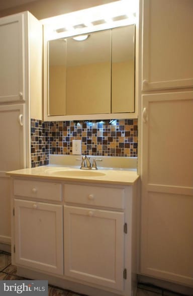 Building Photo - 8218 Heron Ln