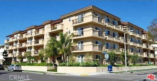 Building Photo - 11911 Mayfield Ave