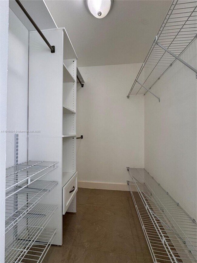 Building Photo - 20521-20125 SW 125th Ave