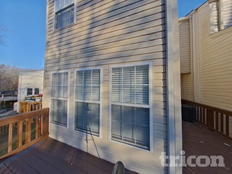 Building Photo - 9845 Bayline Cir