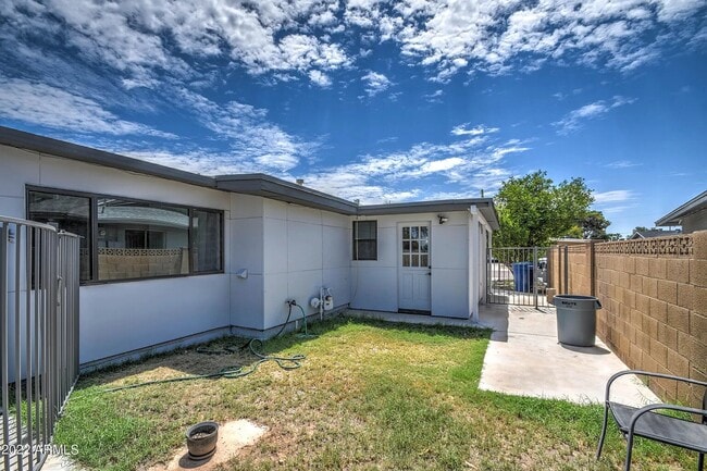 Building Photo - 1612 E Gaylon Dr