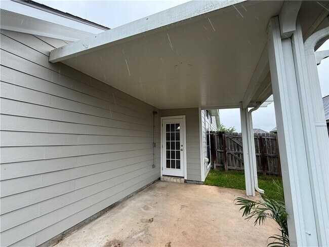 Building Photo - 2023 Turning Leaf Dr