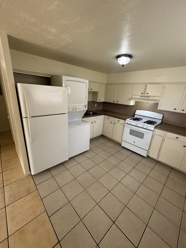 Building Photo - 4537 Saunders Dr