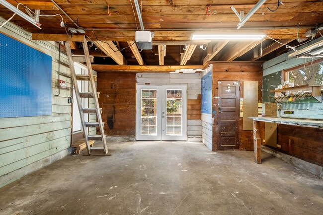 Building Photo - 4921 SE 76th Ave