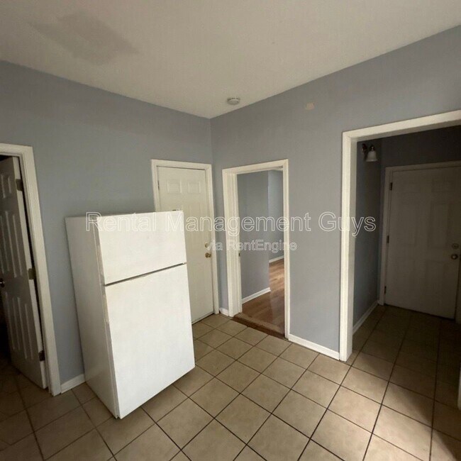 Building Photo - 2314 N Sheridan Ave