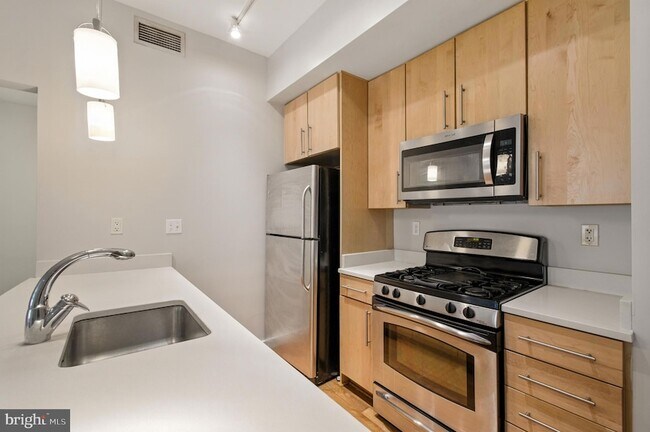 Building Photo - 1435 Chapin St NW