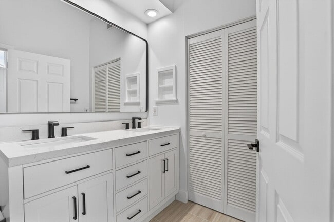 Building Photo - 5230 Woodruff Ln