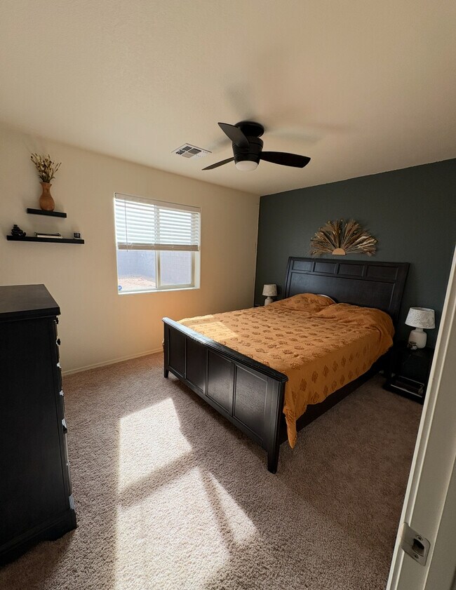 Building Photo - 2501 Desi Loop