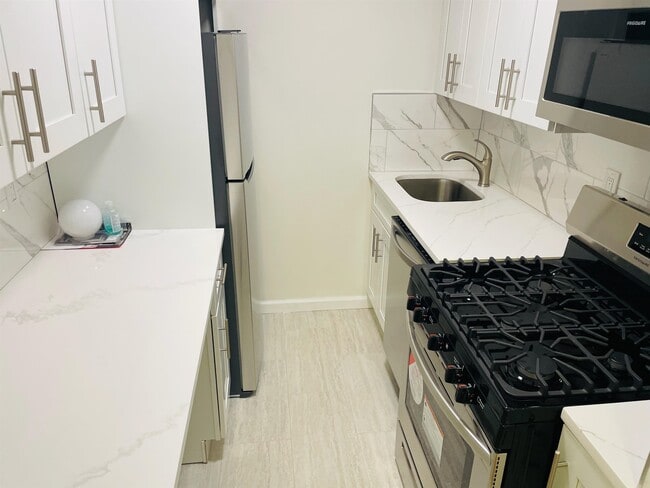 Building Photo - 201 St Pauls Ave