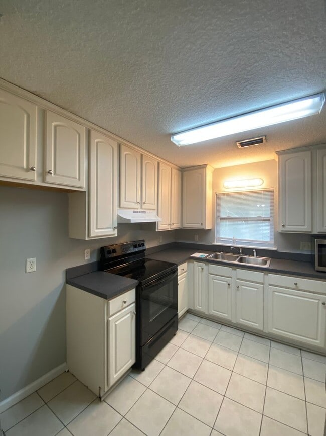 Building Photo - Beautiful 2/1B all tiled 2nd floor condo i...