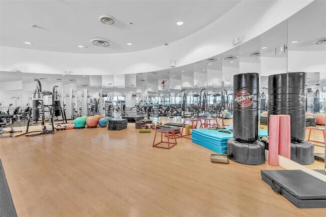 Building Photo - 5600 Collins Ave