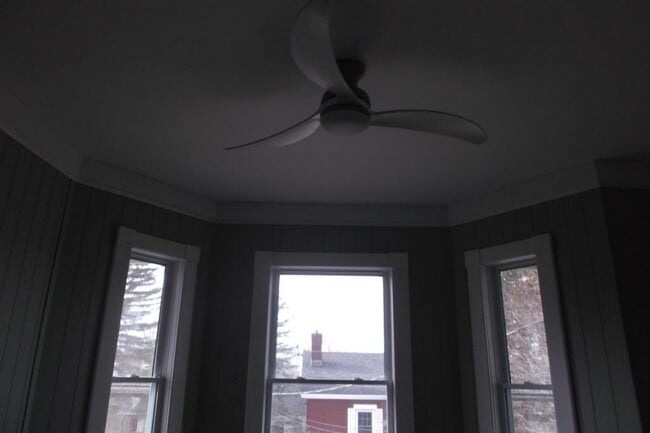 Building Photo - 50 Bank St