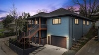 Building Photo - 213 Peek St