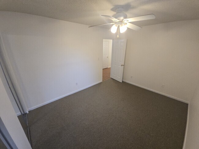 Building Photo - 4016 Rainbow Dr