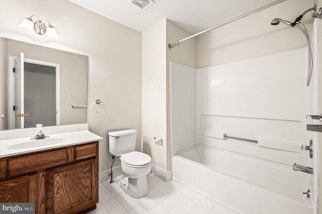 Building Photo - 120 Elizabeth Ct