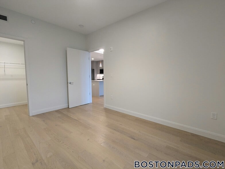 Building Photo - 55 Brighton Ave