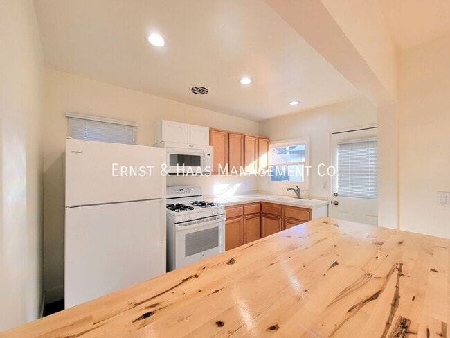 Building Photo - 3735 Cerritos Ave