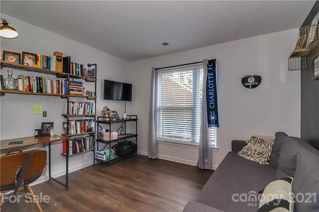 Building Photo - Room in Condo on Donatello Avenue