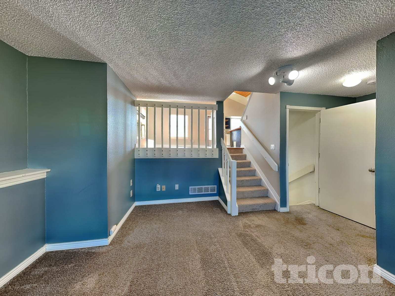 Building Photo - 5045 S Ventura St