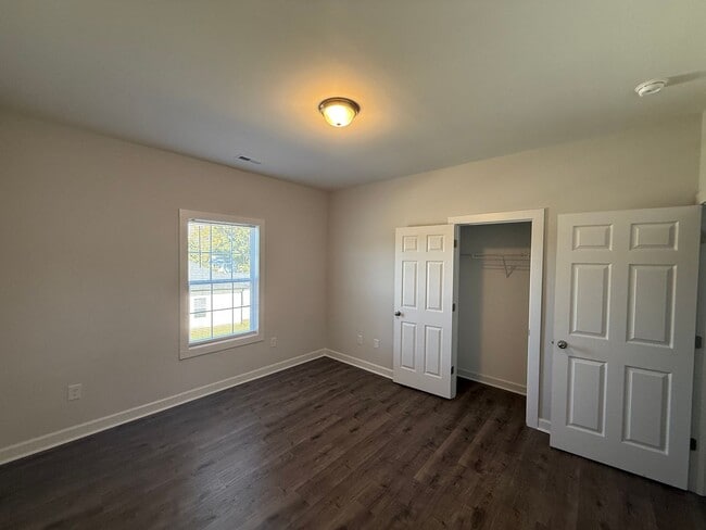 Building Photo - Three bedroom, 2 bath house in Graham