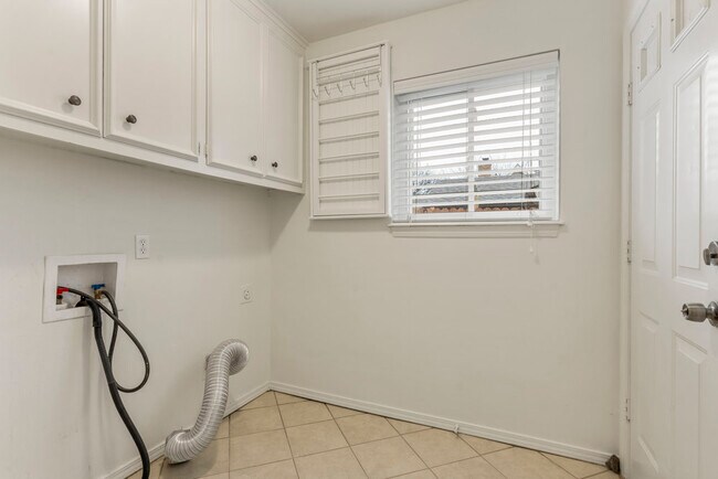 Building Photo - 6010 S 73rd East Ave