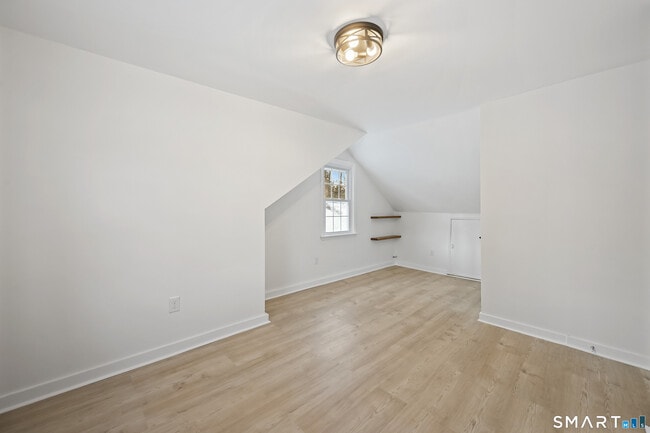 Building Photo - 99 Ramapoo Rd