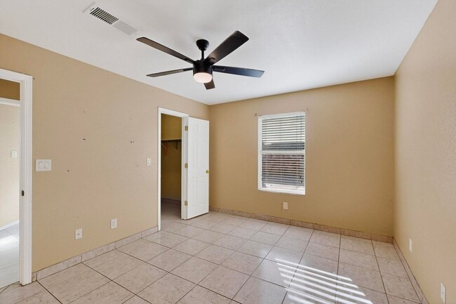 Building Photo - 3 bedroom, 2 bath single story home in Wes...