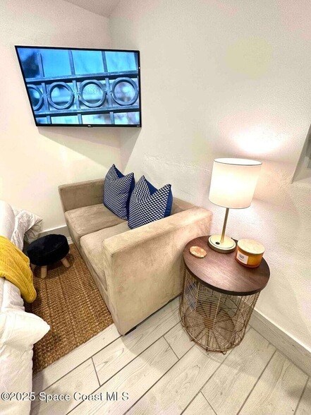 Building Photo - 1533 Richards Dr NE