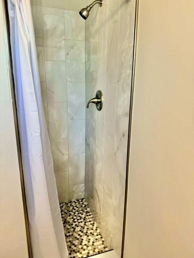 Building Photo - 6607 E Sheridan St