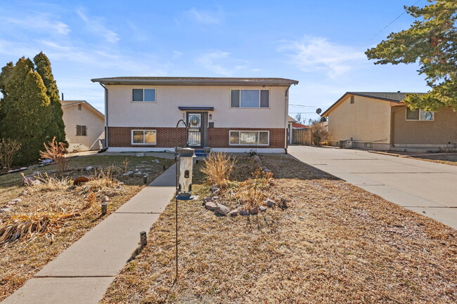 Building Photo - Spacious South Pueblo Gem with Workshop & ...