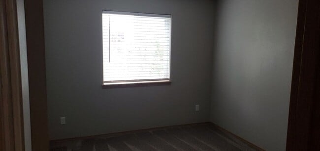 Building Photo - 3 Bedroom 2.5 Bath Home In Eagle Ridge - A...